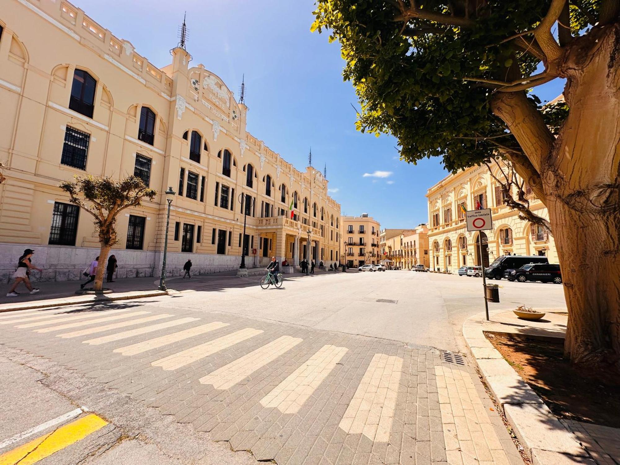 Calvino Rooms&Apartments Trapani Esterno foto