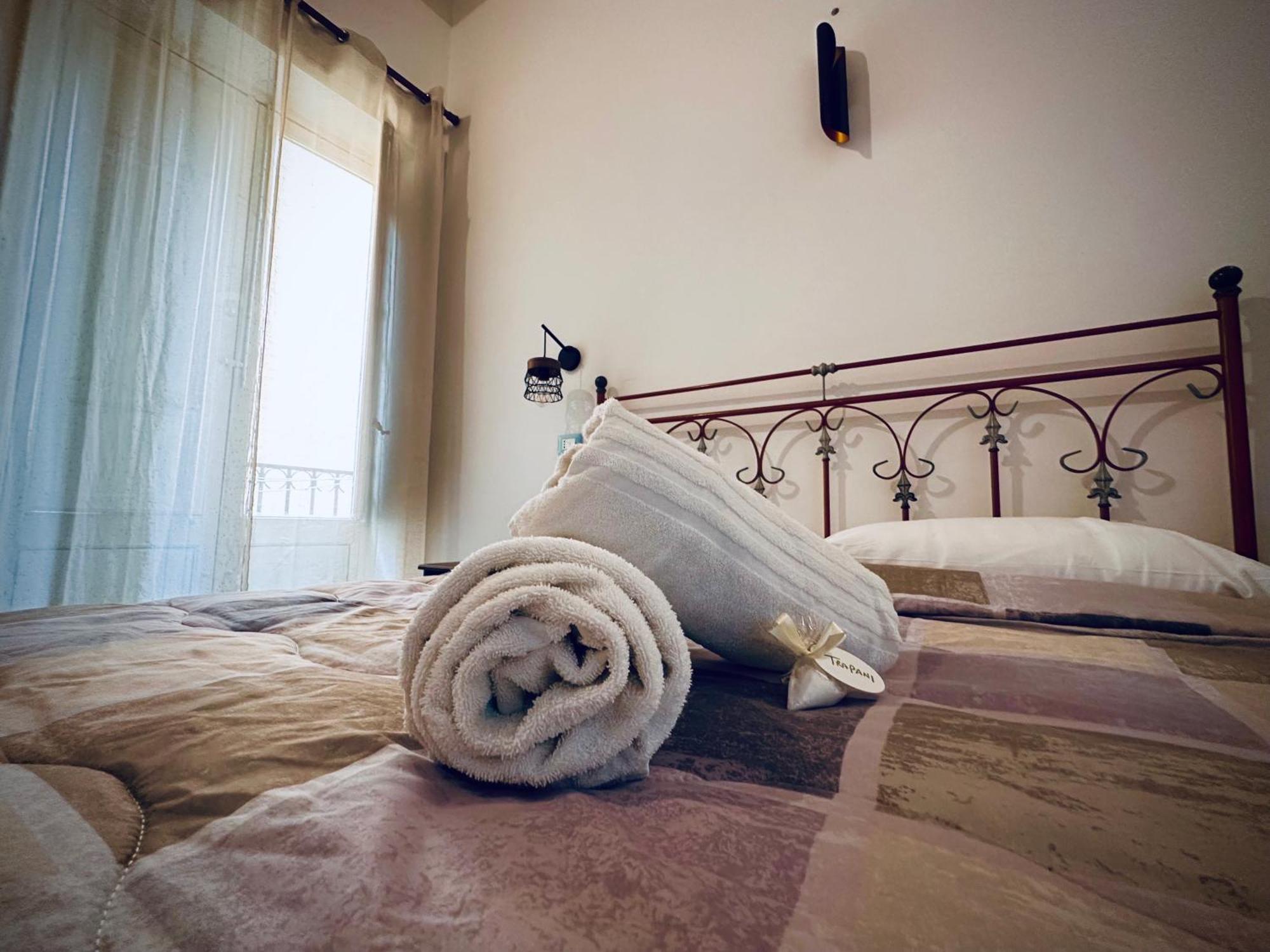 Calvino Rooms&Apartments Trapani Esterno foto