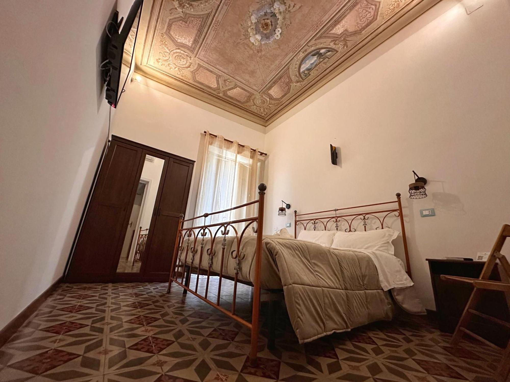 Calvino Rooms&Apartments Trapani Esterno foto