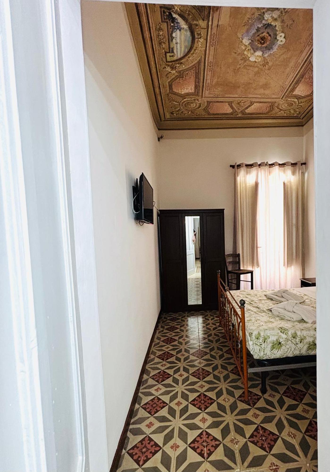 Calvino Rooms&Apartments Trapani Esterno foto